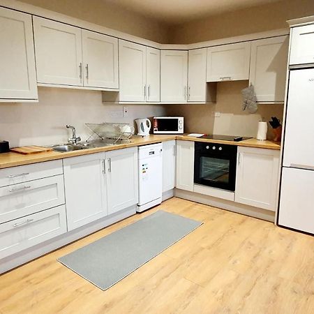 Riverside Marina Apartments Lanesborough 외부 사진