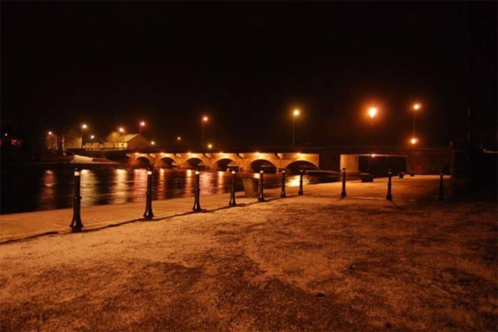 Riverside Marina Apartments Lanesborough 외부 사진