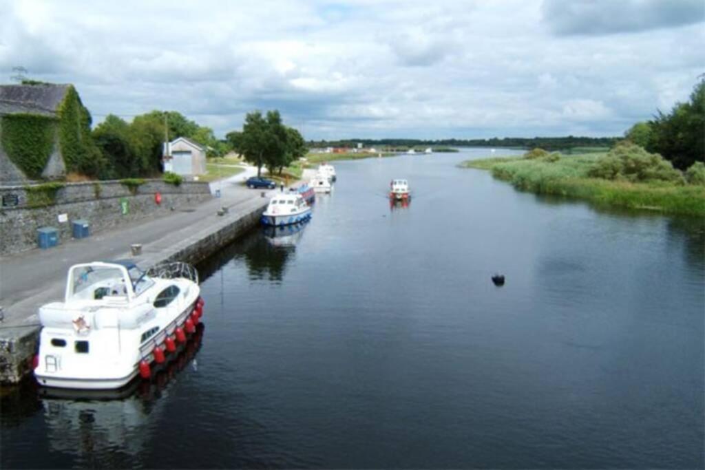 Riverside Marina Apartments Lanesborough 외부 사진