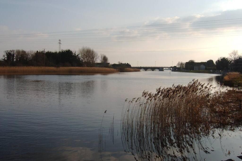 Riverside Marina Apartments Lanesborough 외부 사진