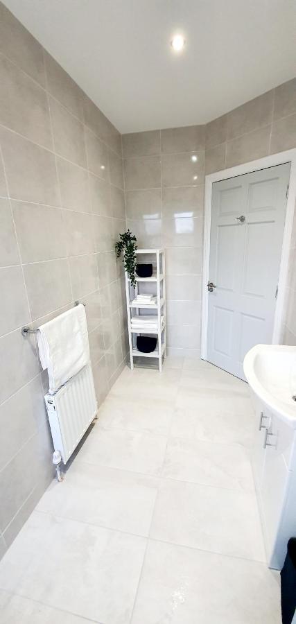 Riverside Marina Apartments Lanesborough 외부 사진