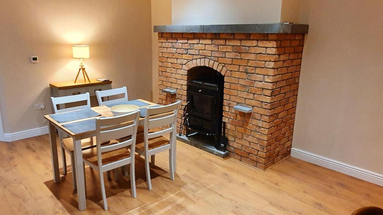 Riverside Marina Apartments Lanesborough 외부 사진