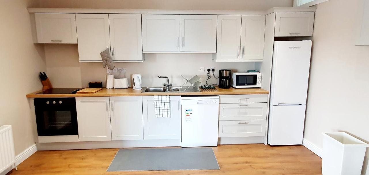 Riverside Marina Apartments Lanesborough 외부 사진